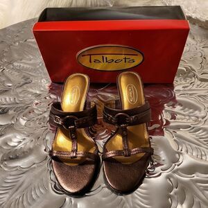 TalbotbronzeT-strap w/Brass accent heel sandal..deep bronze sz. 6